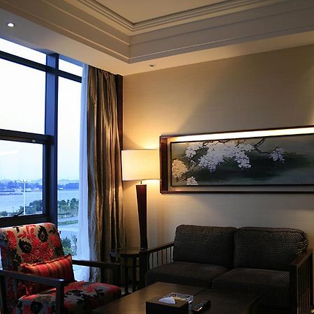 Southern Club Hotel Гуанчжоу Номер фото